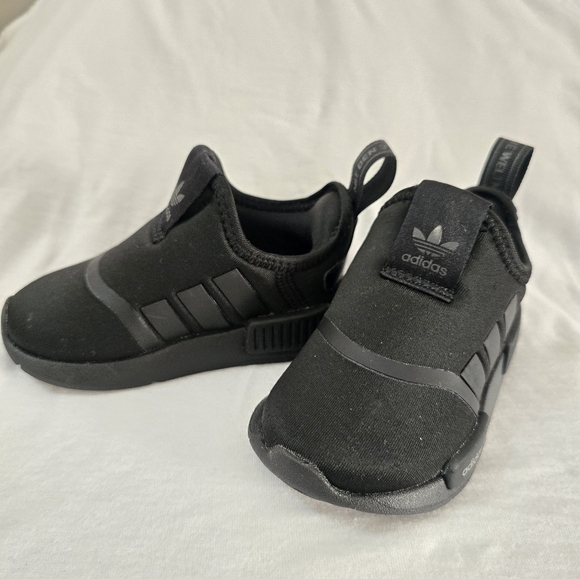 Adidas Black Sneakers Modern Slip-On Design - Picture 7 of 7